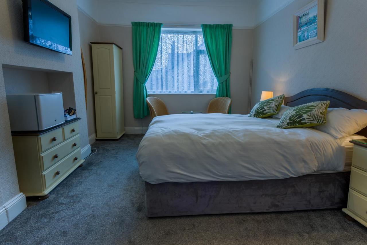 Relax At Rosscourt Guest House-Free On Site Parking (Adults Only) Bournemouth Ngoại thất bức ảnh