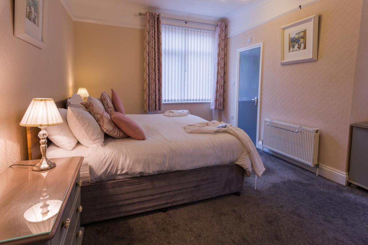 Relax At Rosscourt Guest House-Free On Site Parking (Adults Only) Bournemouth Ngoại thất bức ảnh