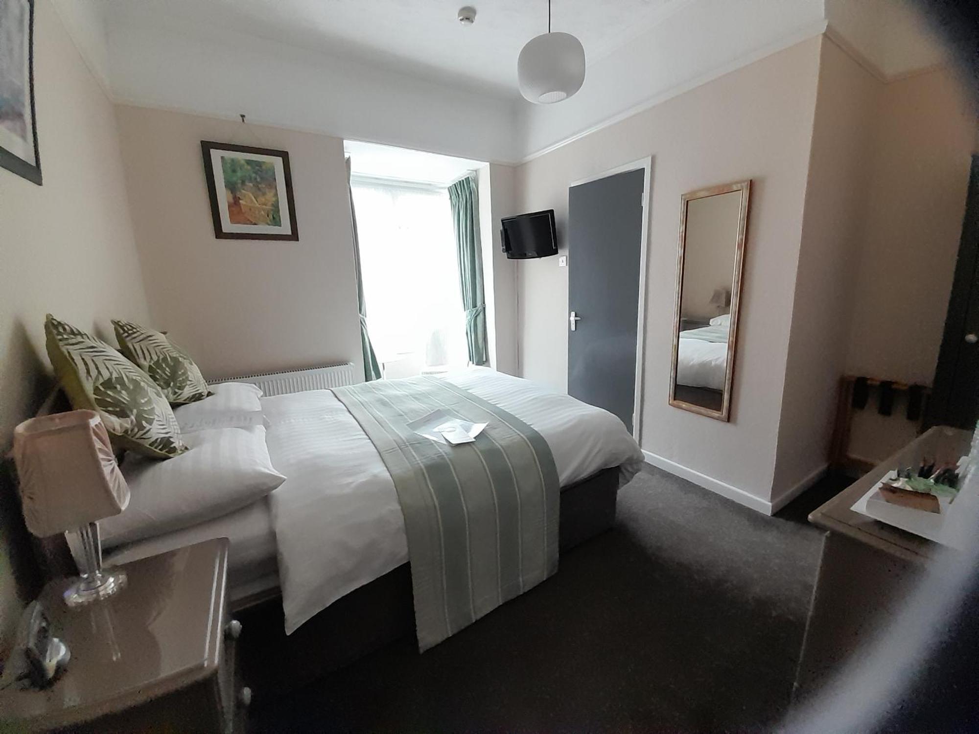 Relax At Rosscourt Guest House-Free On Site Parking (Adults Only) Bournemouth Ngoại thất bức ảnh